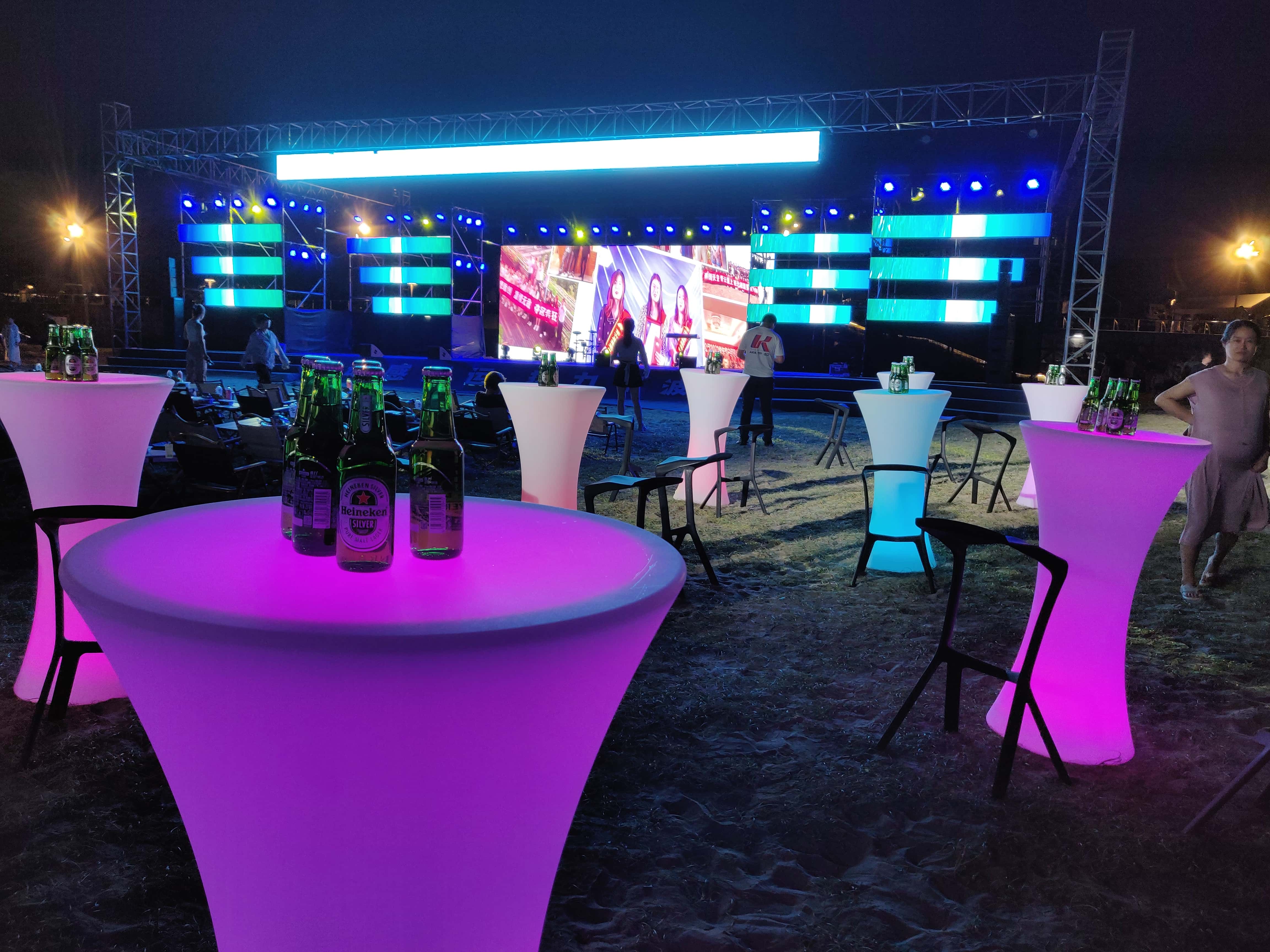 上海户外活动家具租赁——发光吧台啤酒高脚椅舞台灯光户外派对布置实景