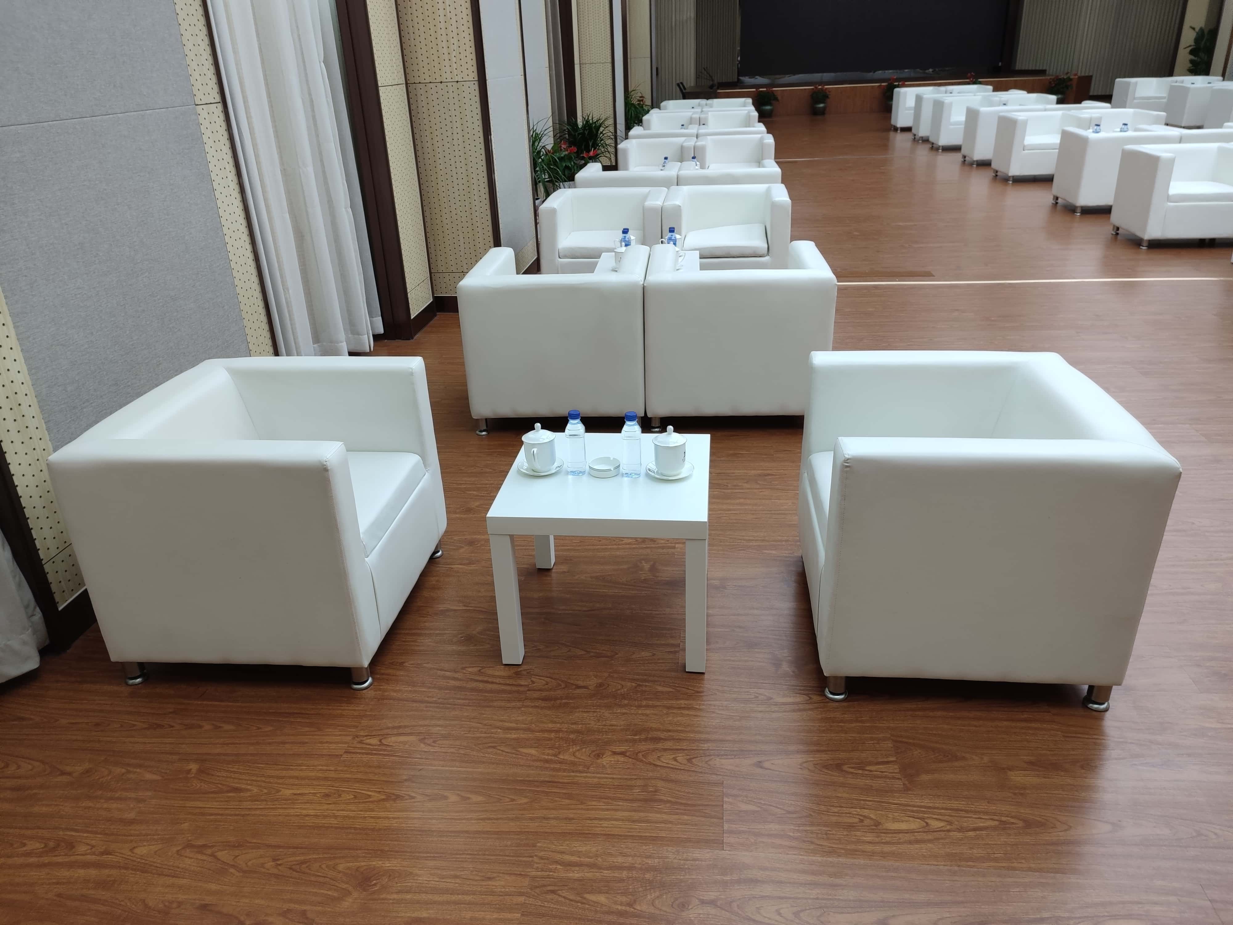 404Rent上海家具租赁仓库实景——白色沙发茶几接待区布置